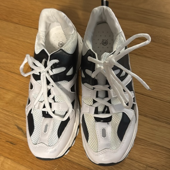 Black and white dad sneaker - Picture 5 of 6